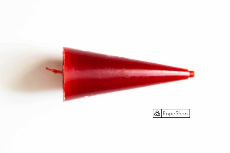 Свеча парафиновая окрашенная, красная